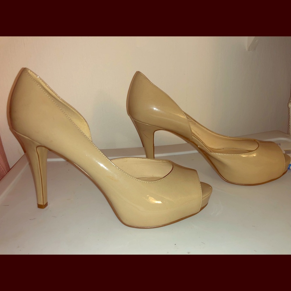 Nude pumps